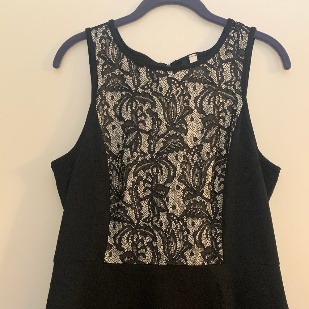 Kensie Medium Black Sleeveless Dress with lace.